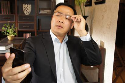 戴傳統(tǒng)老花鏡看遠一片模糊，老花鏡怎么配？