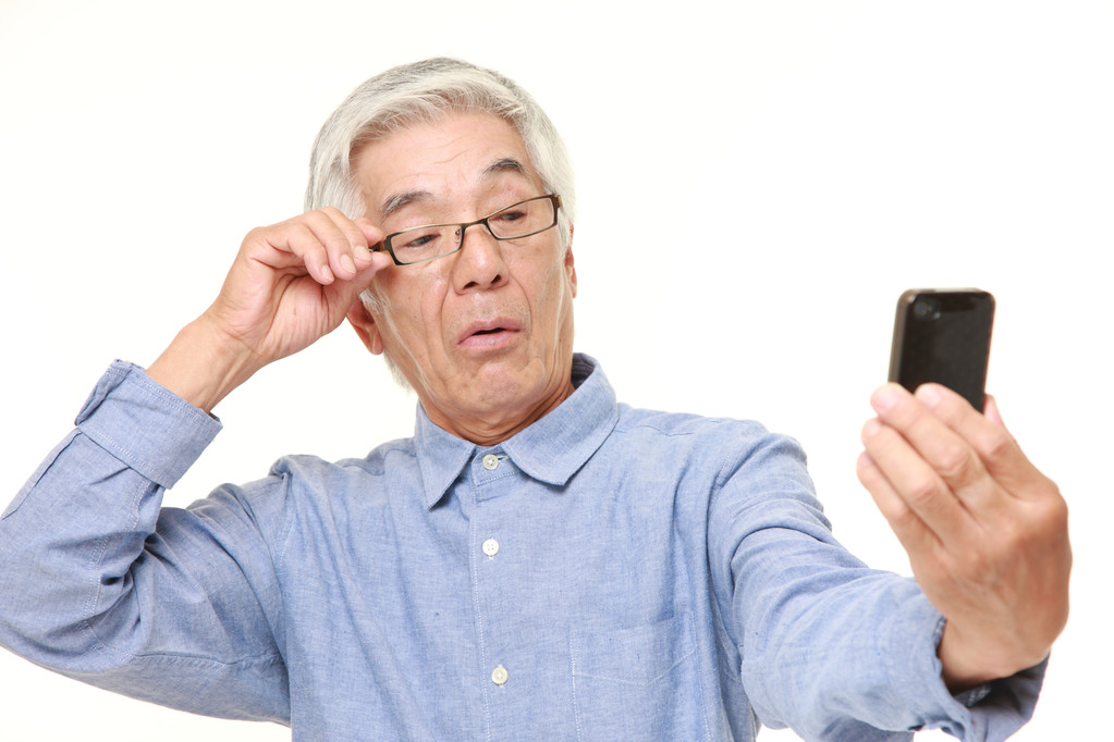 老花眼只是近處看不清嗎？這幾個現(xiàn)象也很典型！